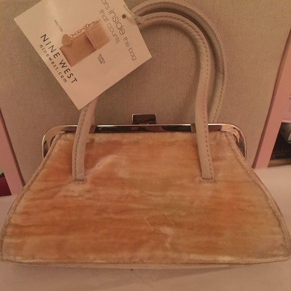 Nine West bag and lipstick holder - Picture 2 of 7